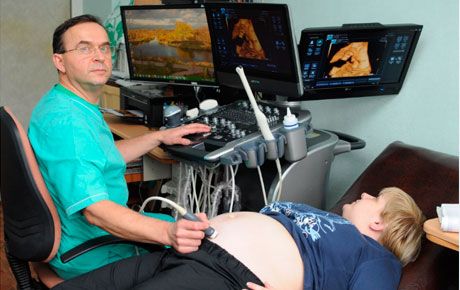 Obstetrician-ginecolog, medic de diagnostic ultrasunete din categoria cea mai înaltă, Yavorsky Yuri Tsezarevich, medic cu o experiență de lucru de 32 de ani